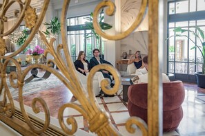 Sala de estar en el lobby