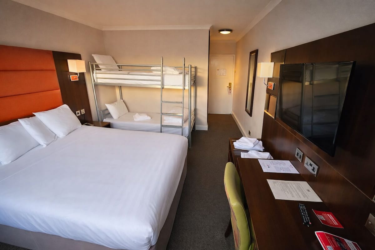 Family Double Room | Hypo-allergenic bedding, desk, blackout drapes, iron/ironing board