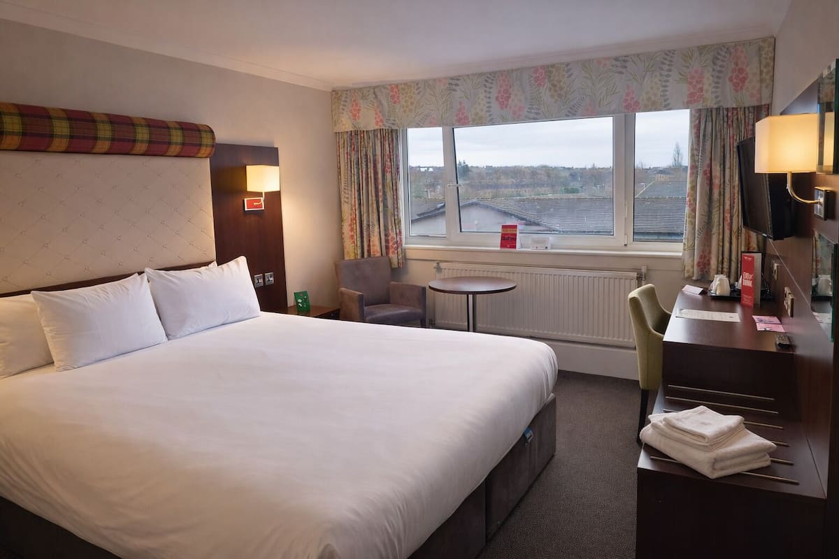 Standard King Room | Hypo-allergenic bedding, desk, blackout curtains, iron/ironing board