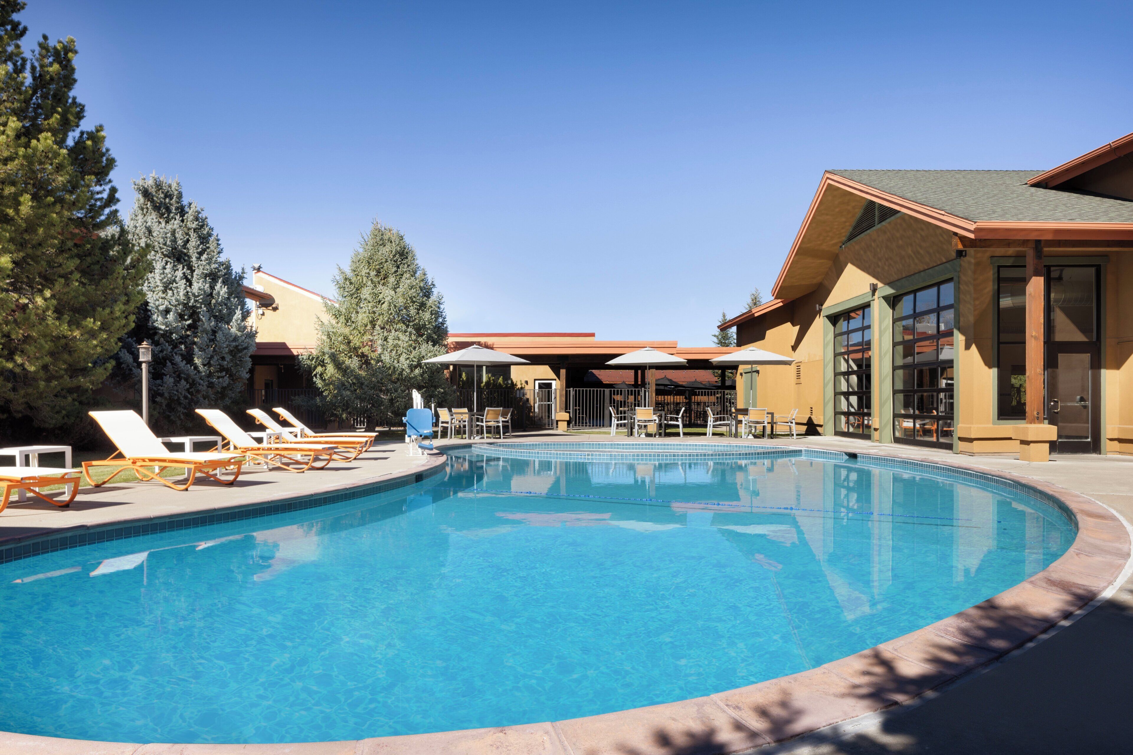 Indoor pool, seasonal outdoor pool, pool loungers