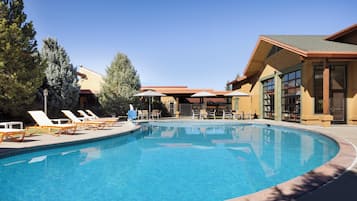 Indoor pool, seasonal outdoor pool, sun loungers