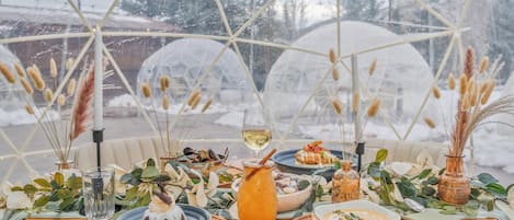 Breakfast, lunch, dinner served; American cuisine