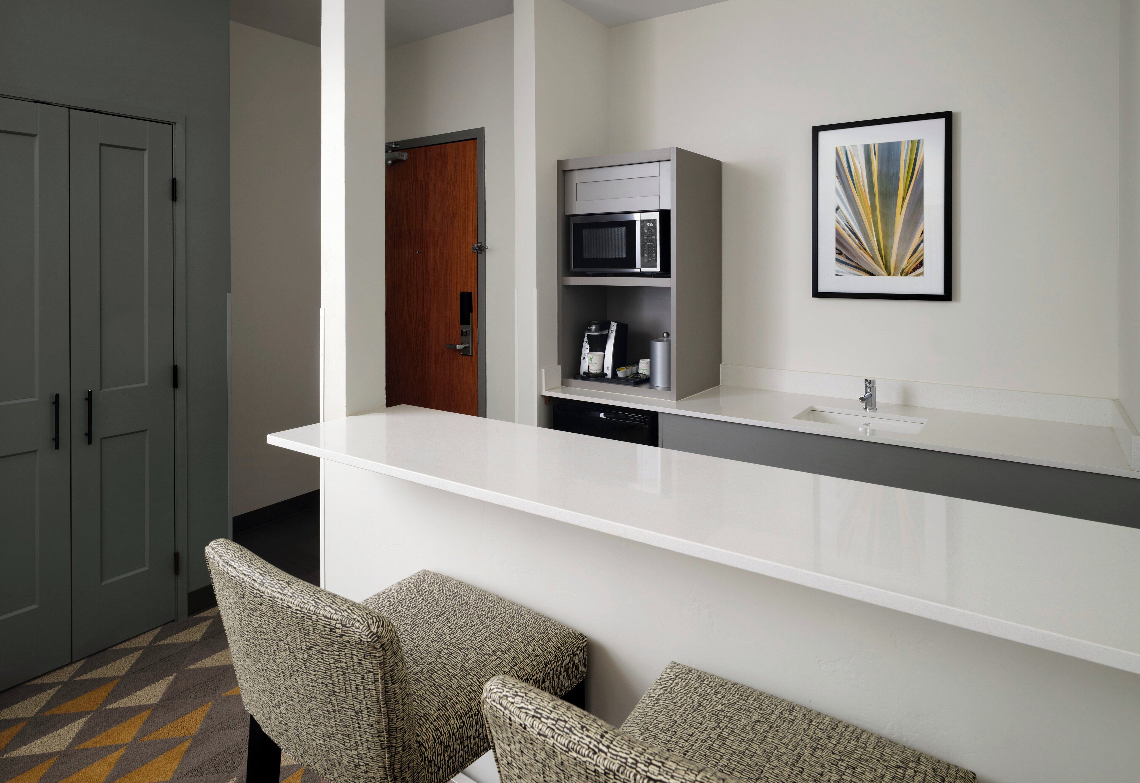 1 bedroom, in-room safe, desk, blackout curtains