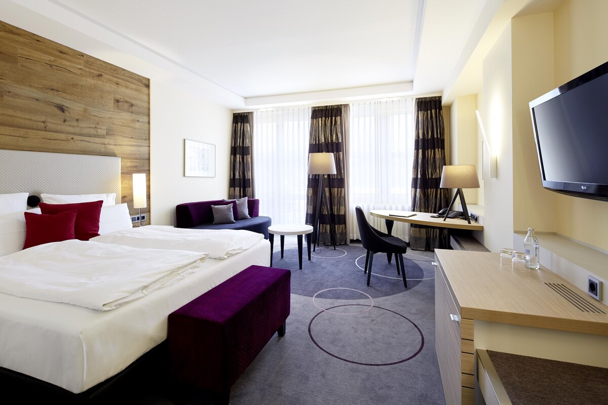Comfort Room, 1 Double Bed, Balcony, Garden View (Converts to 2 Twin Beds;Comfort Plus) | Hypo-allergenic bedding available, minibar, in-room safe, desk