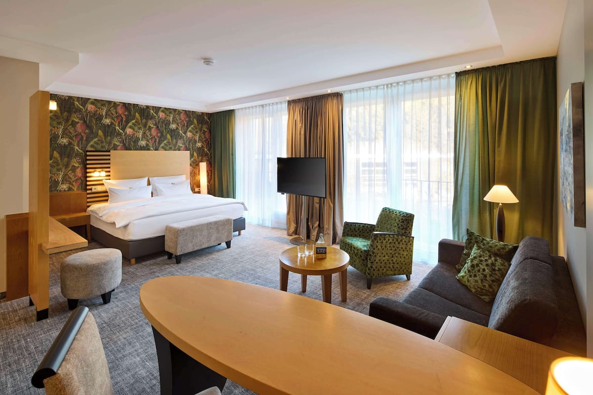 Deluxe Room, 1 Double Bed, Garden View, Annex Building (Converts to 2 Twin Beds) | 1 bedroom, hypo-allergenic bedding, minibar, in-room safe