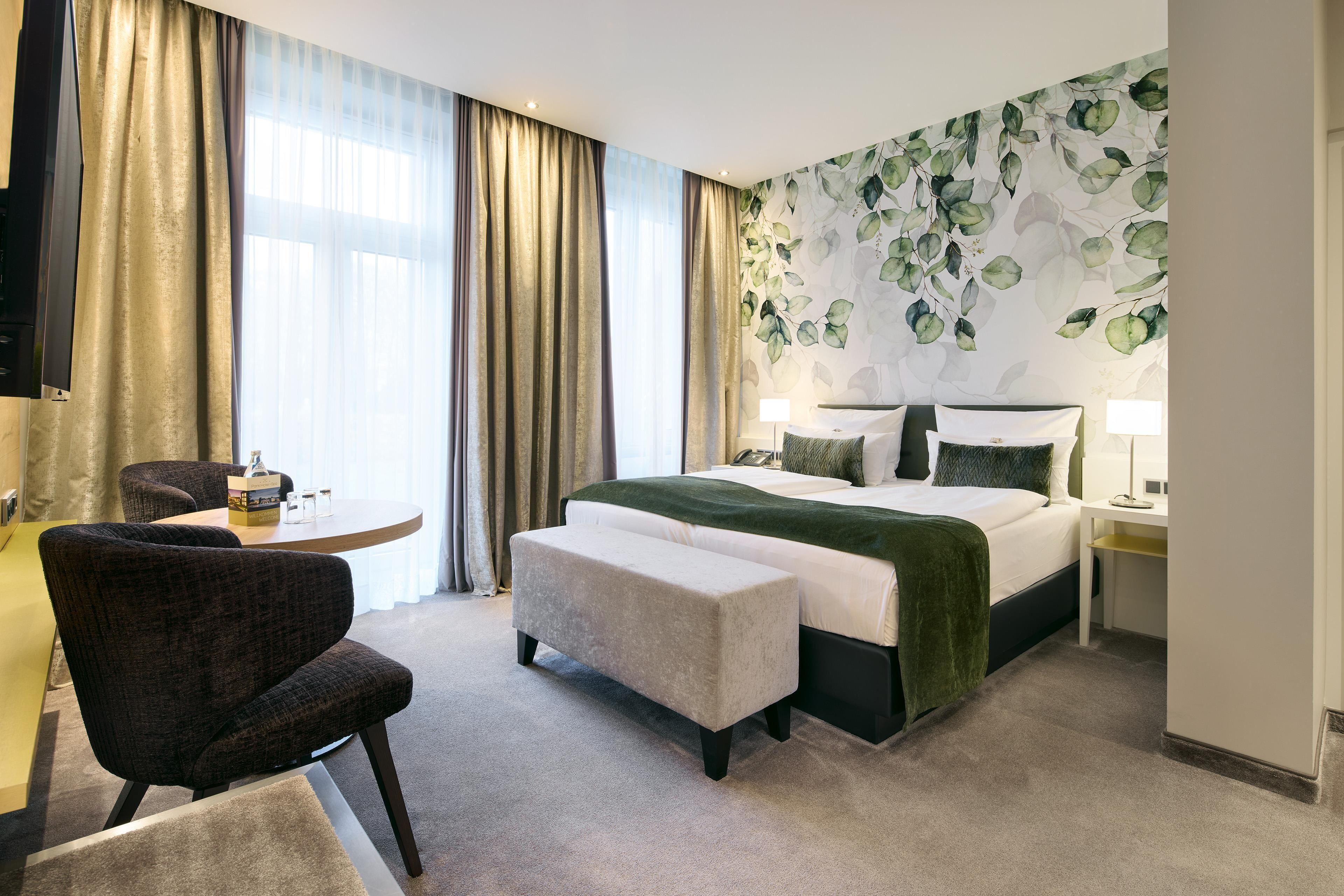 Habitación Confort, 1 cama doble, terraza, vistas al parque | Ropa de cama hipoalergénica, minibar, caja fuerte y escritorio