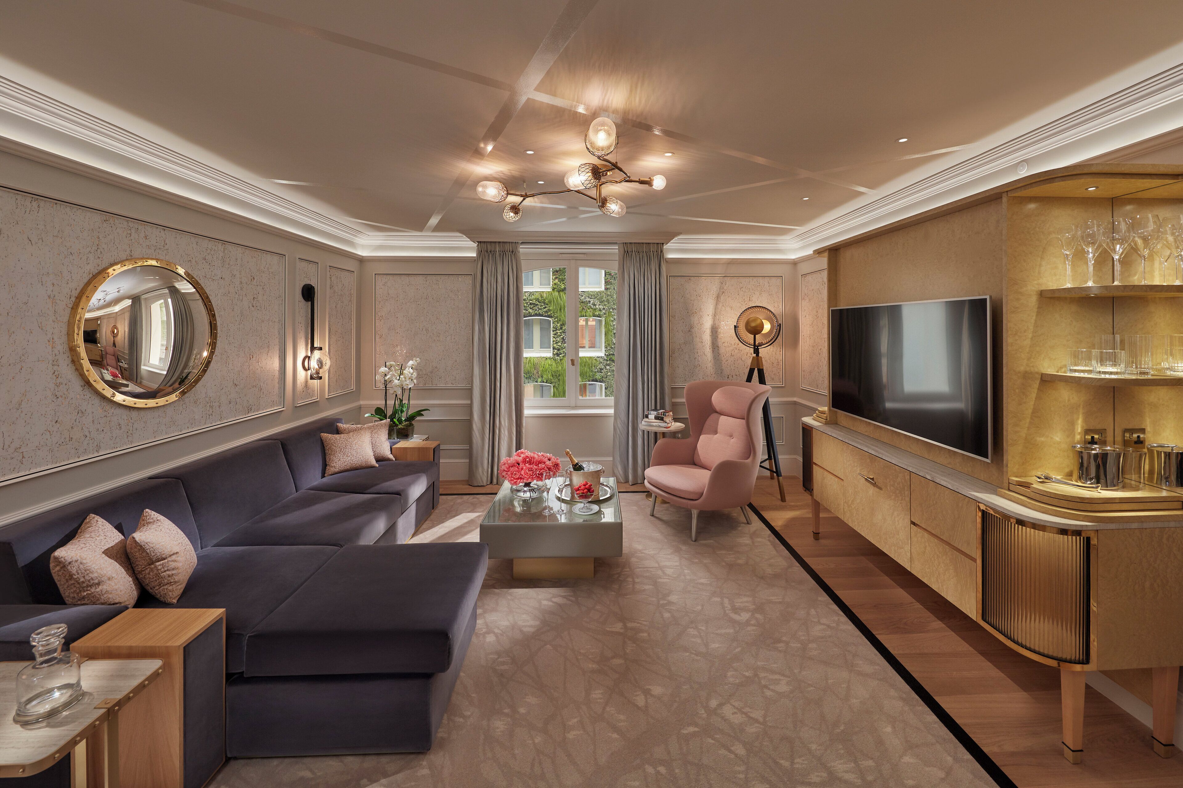 Suite – superior | Minibar, safe på rommet, skrivebord og blendingsgardiner