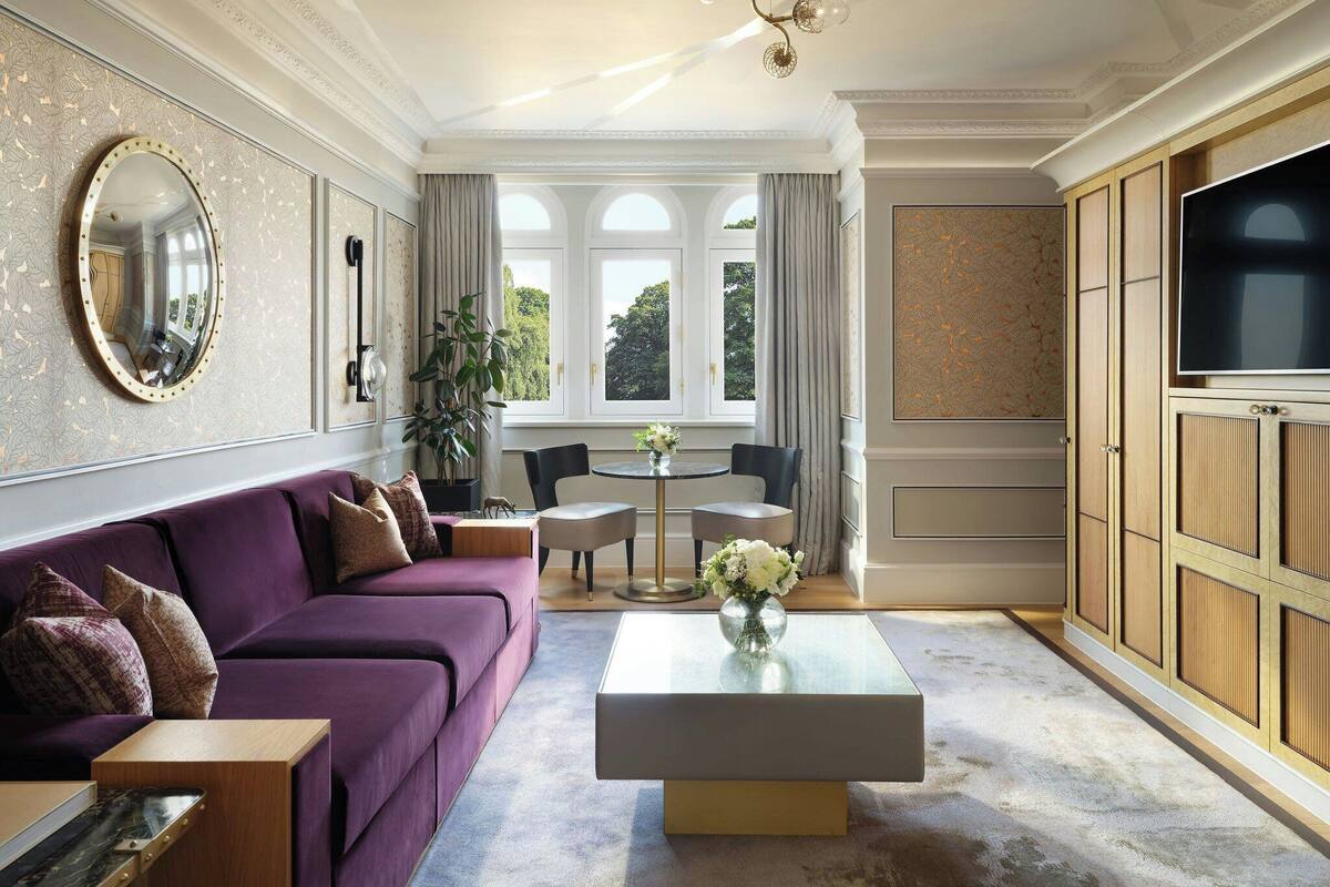Suite familiar (Hyde Park) | Minibar, caja de seguridad en la habitación y escritorio 