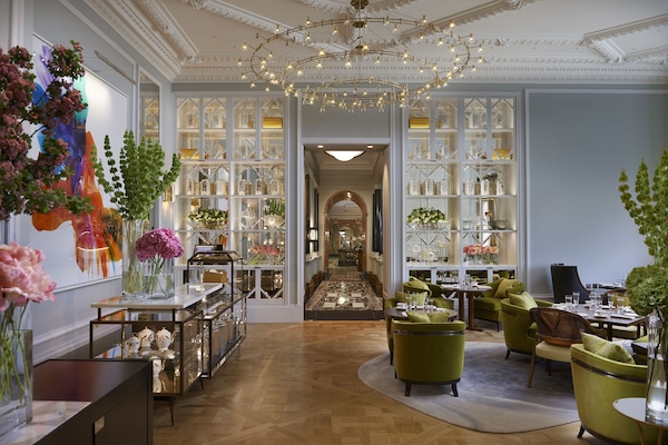 3 restaurants; breakfast, lunch, dinner, and brunch served