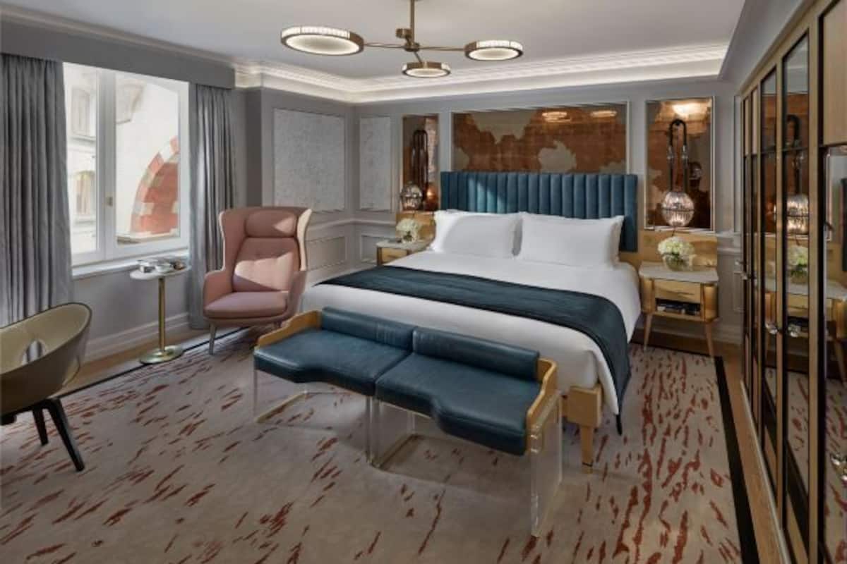 Minibar, in-room safe, desk, blackout curtains