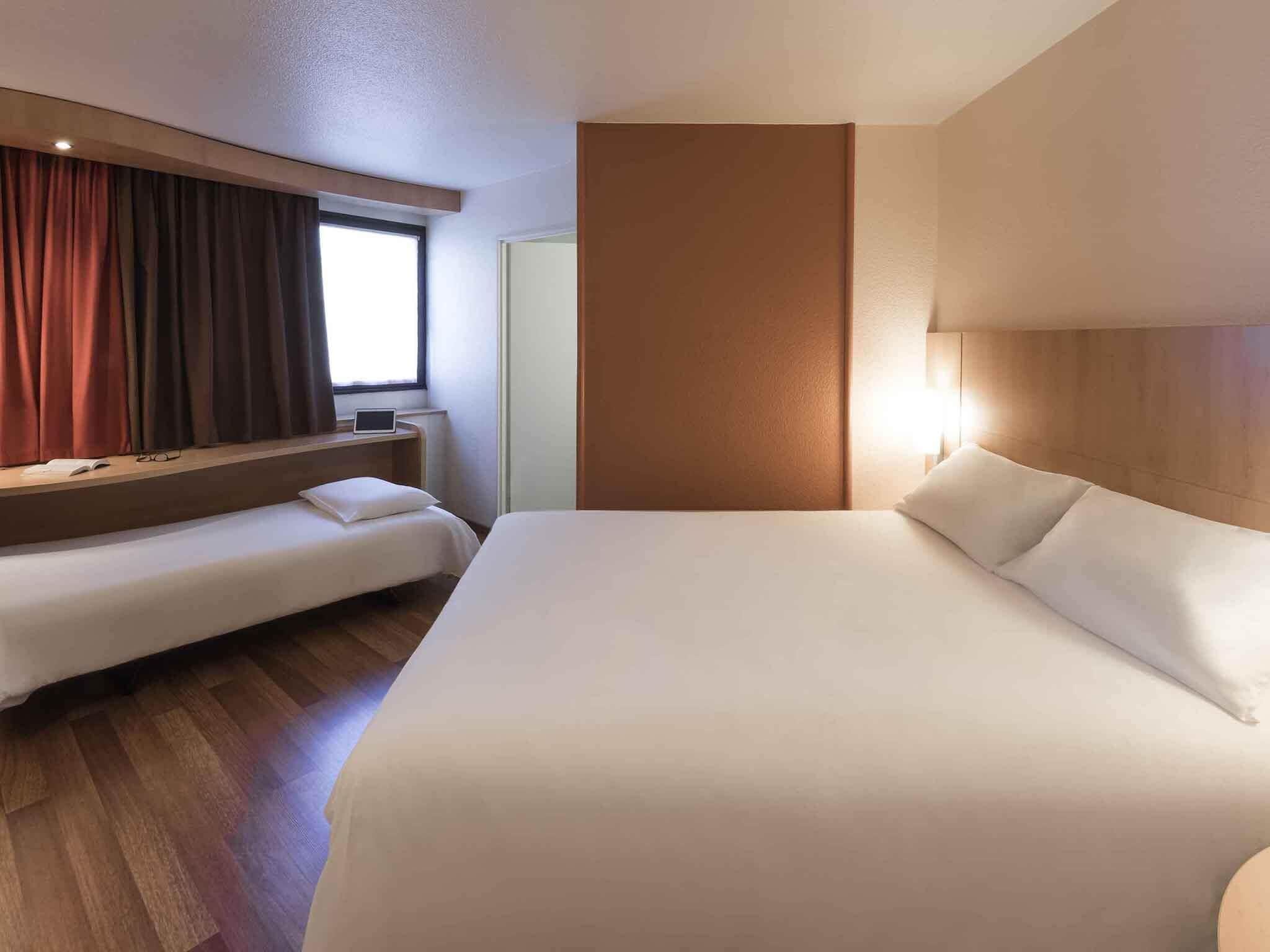 In-room safe, desk, iron/ironing board, free WiFi