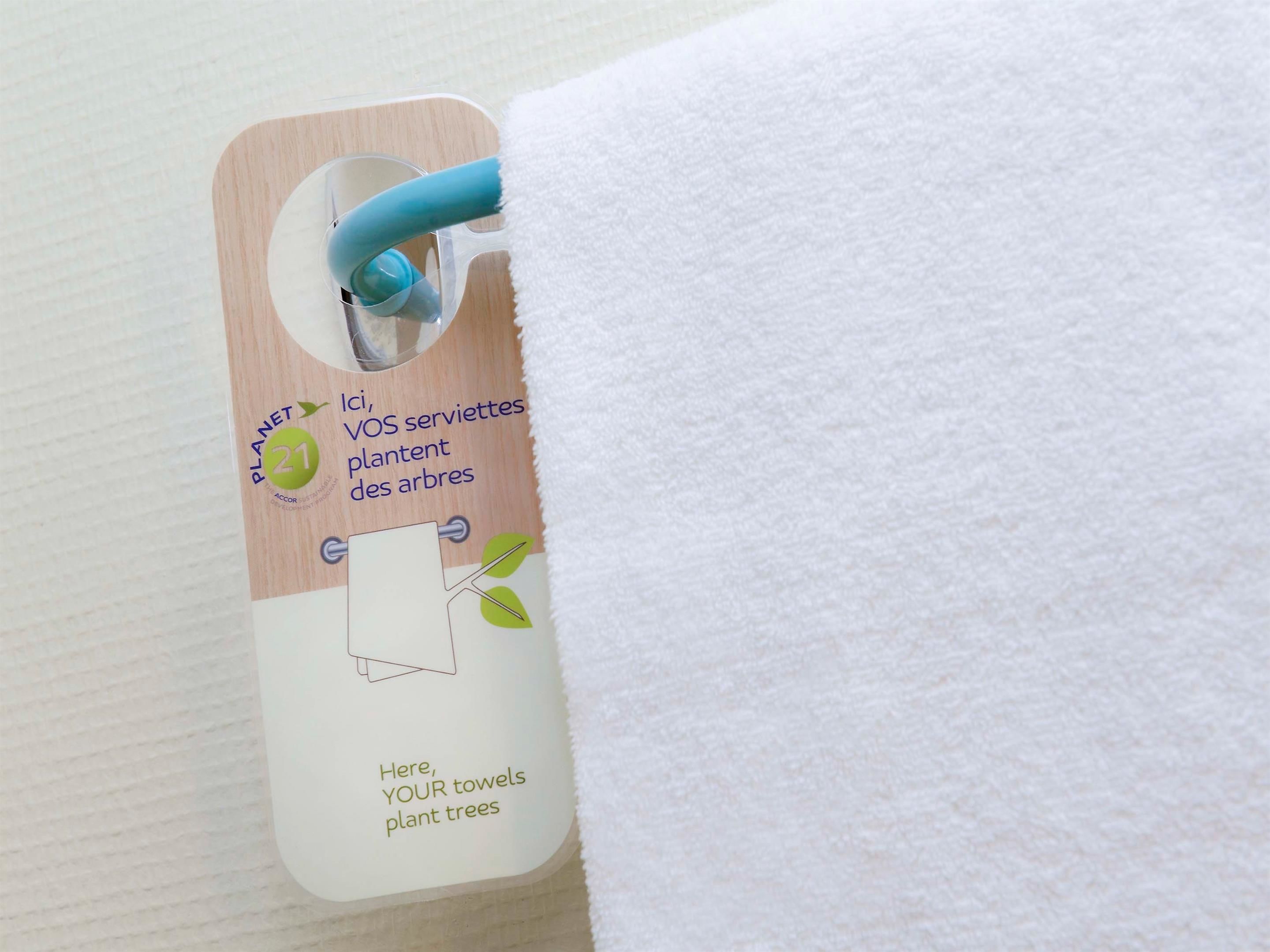 standard room, 1 double bed | in-room safe, desk, iron/ironing board, free wifi