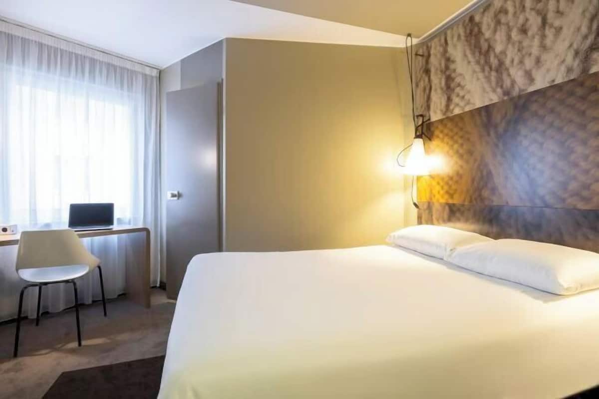 1 habitación, ropa de cama de alta calidad y escritorio