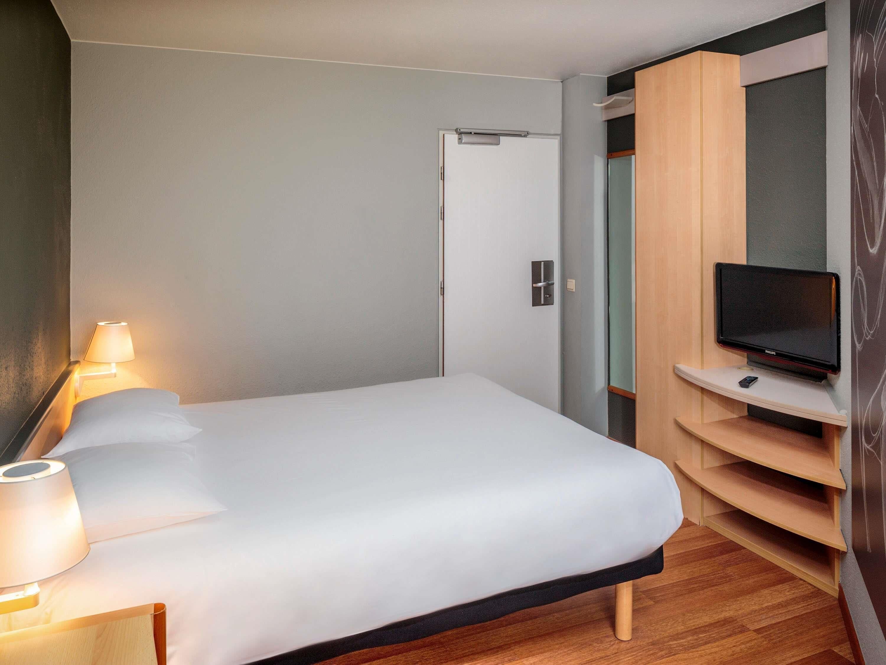 Standard Room, 1 Double Bed | Premium bedding, desk, soundproofing, free WiFi