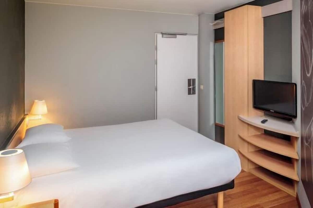 1 habitación, ropa de cama de alta calidad y escritorio