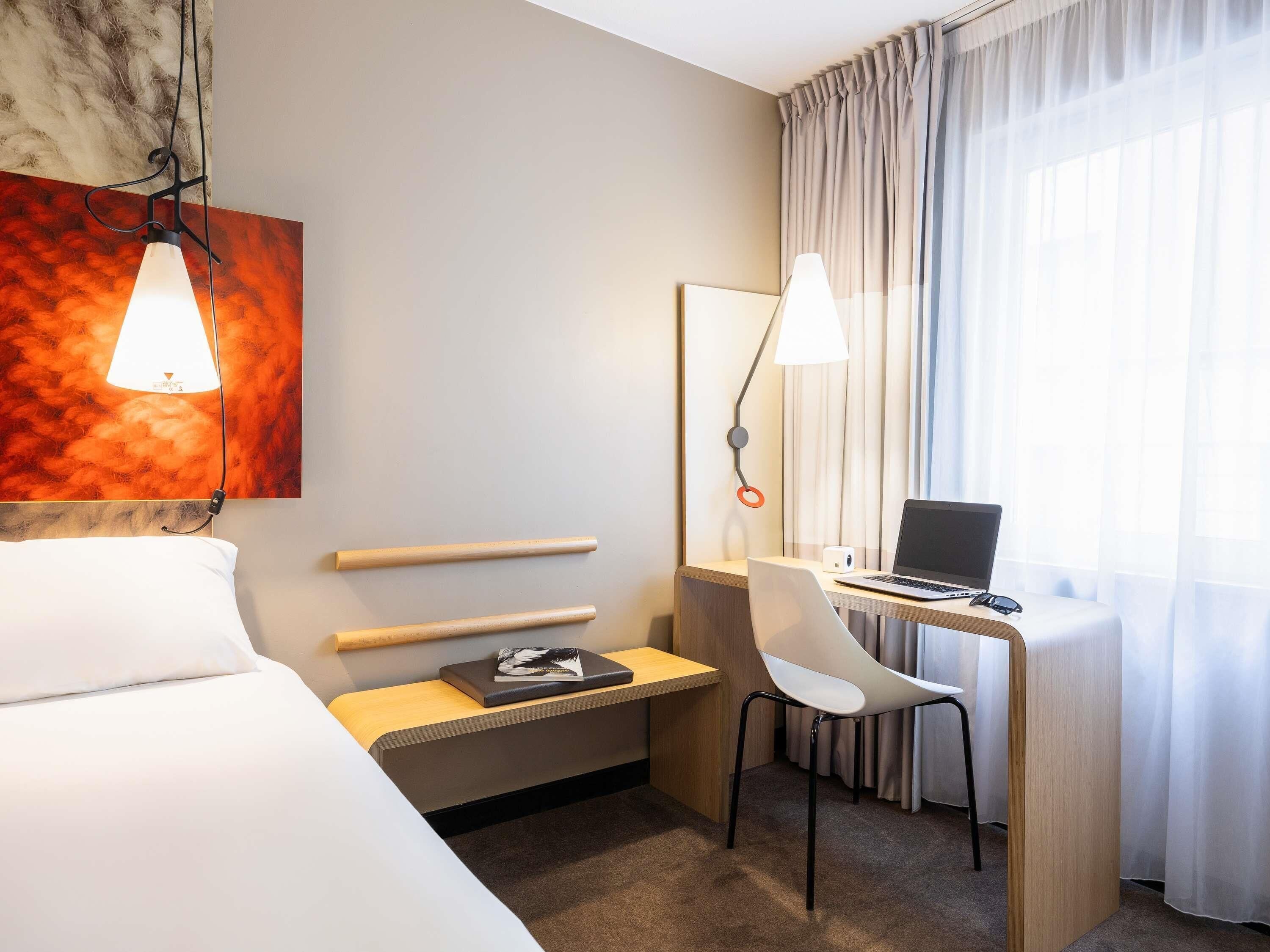 Premium bedding, desk, soundproofing, free WiFi