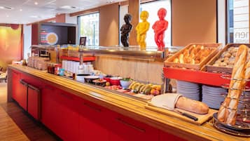 Petit déjeuner buffet servi tous les jours en supplément