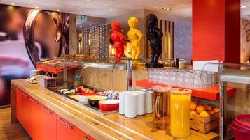 Petit déjeuner buffet (17 EUR par personne)