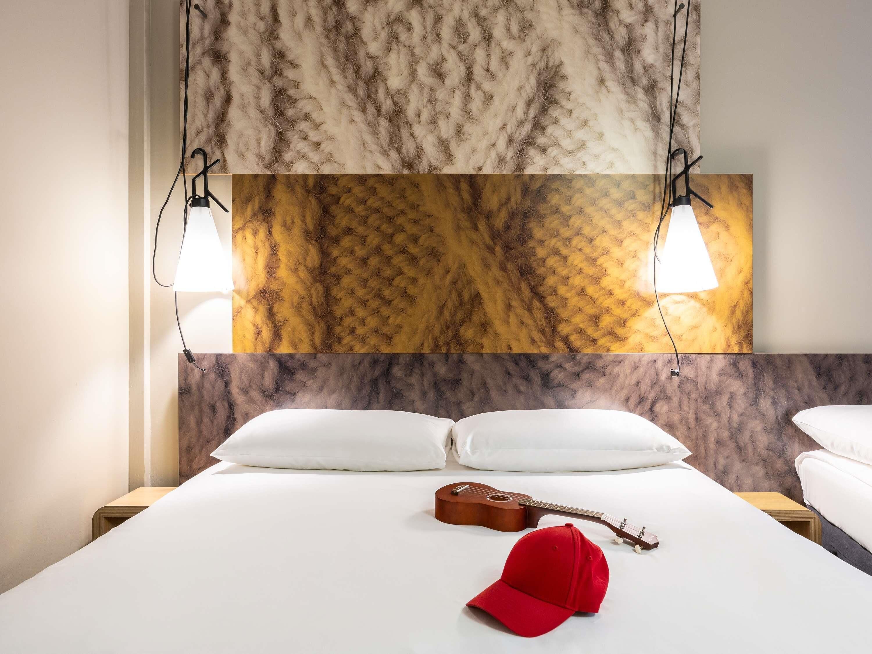 Ropa de cama de alta calidad, escritorio, insonorización y wifi gratis 