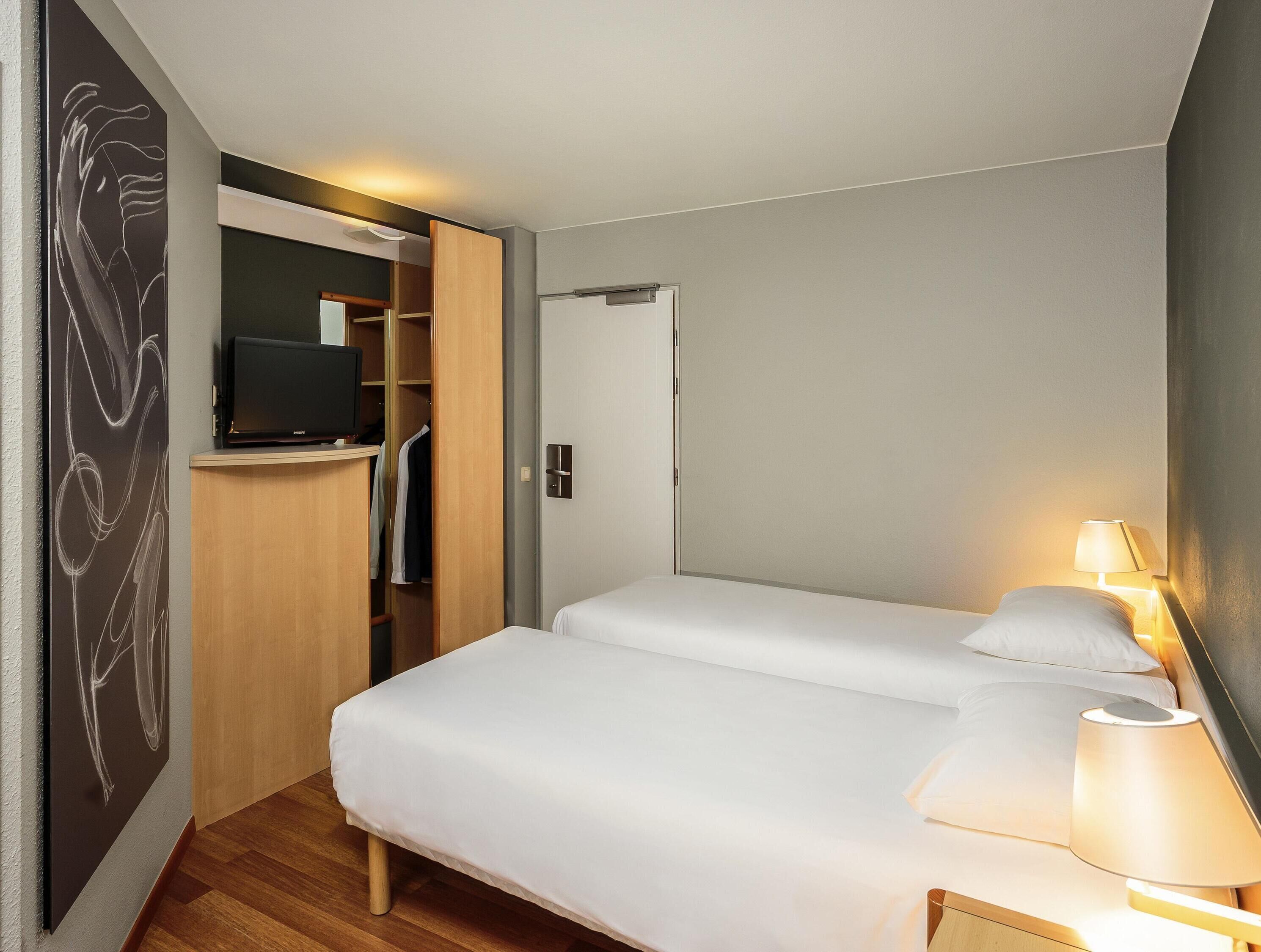 Kamar Twin Standar, 2 Tempat Tidur Twin | Seprai premium, meja kerja, kedap suara, dan Wi-Fi gratis