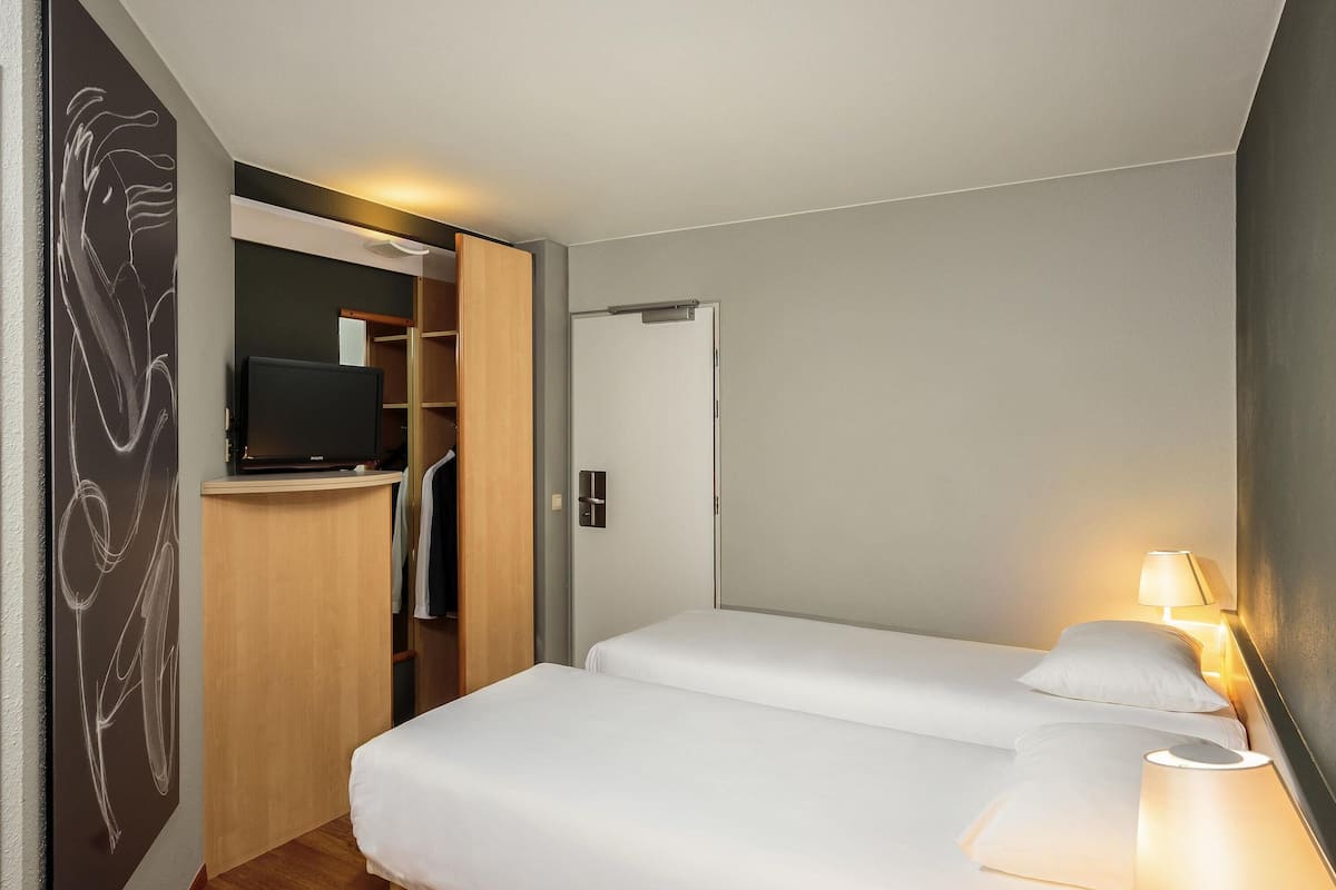 Habitación estándar con 2 camas individuales, 2 camas individuales | Ropa de cama de alta calidad, escritorio, insonorización y wifi gratis