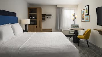 Room, 1 King Bed, Non Smoking (Study) | Premium bedding, pillowtop beds, in-room safe, desk