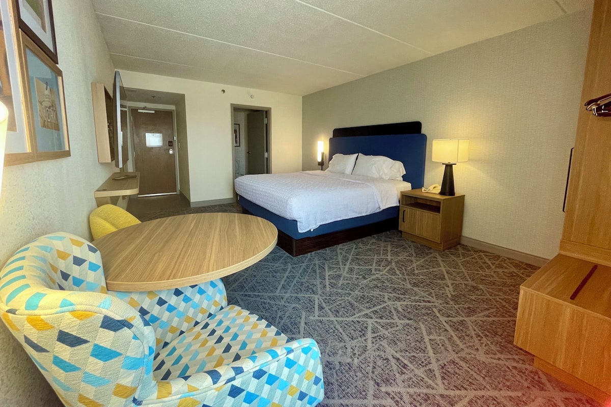 Premium bedding, pillowtop beds, in-room safe, desk