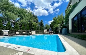 Suite, 1 King Bed, Accessible, Non Smoking (Mobility, Roll-In Shower) | Private pool - Hampton Inn by Hilton York (York)