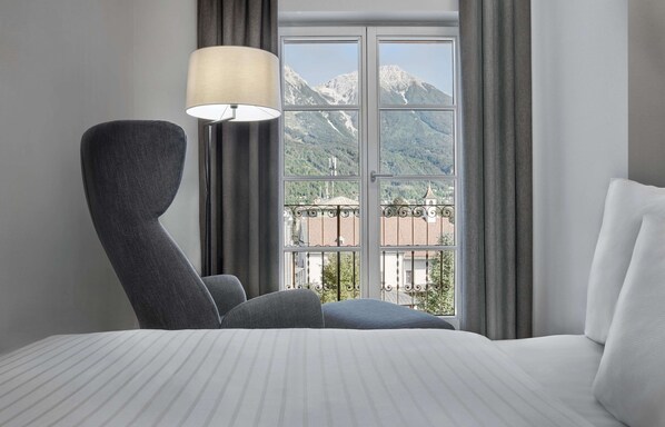 Premium bedding, in-room safe, free WiFi, bed sheets