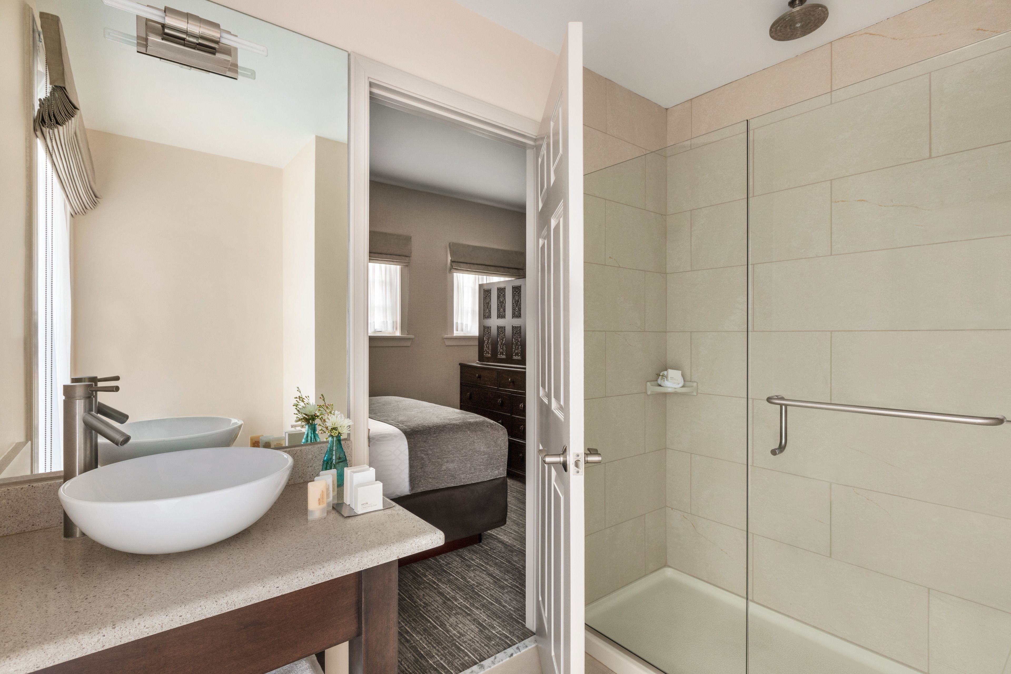 suite | bathroom sink