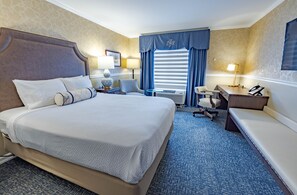 Standard Room, 1 King Bed | Premium bedding, desk, blackout drapes, iron/ironing board