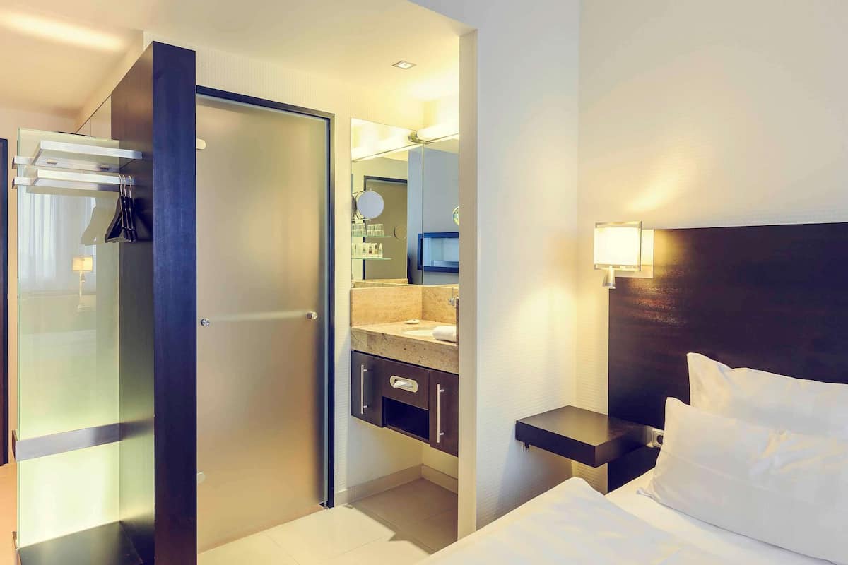 1 bedroom, hypo-allergenic bedding, in-room safe, desk