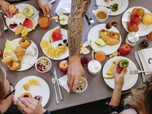 Frokostbuffé hver dag (mot et tillegg)