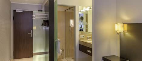 Hypo-allergenic bedding, in-room safe, desk, laptop workspace