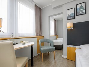 Standard Room, Multiple Beds | Hypo-allergenic bedding, in-room safe, desk, laptop workspace - Mercure Hotel Potsdam City (Potsdam)