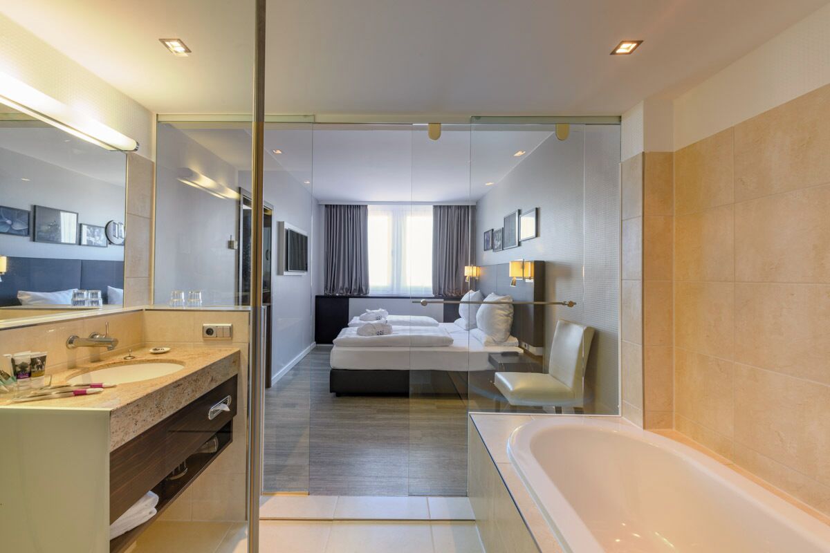 Grand-Suite, 1 Doppelbett | Badezimmer | Dusche, umweltfreundliche Kosmetikartikel, Haartrockner, Handtücher