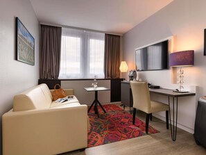 Junior Suite, 1 Double Bed (private bathroom with shower and tub) | Hypo-allergenic bedding, in-room safe, desk, laptop workspace - Mercure Hotel Potsdam City (Potsdam)