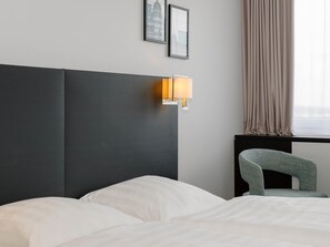 Hypo-allergenic bedding, in-room safe, desk, laptop workspace - Mercure Hotel Potsdam City (Potsdam)