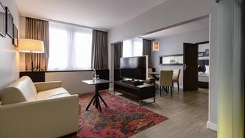 Hypo-allergenic bedding, in-room safe, desk, laptop workspace