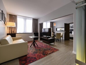 Hypo-allergenic bedding, in-room safe, desk, laptop workspace - Mercure Hotel Potsdam City (Potsdam)