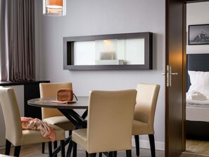 Hypo-allergenic bedding, in-room safe, desk, laptop workspace - Mercure Hotel Potsdam City (Potsdam)