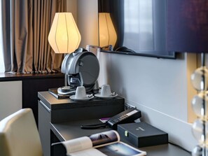 Junior Suite, 1 Double Bed (private bathroom with shower and tub) | Hypo-allergenic bedding, in-room safe, desk, laptop workspace - Mercure Hotel Potsdam City (Potsdam)