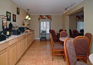 Free continental breakfast 