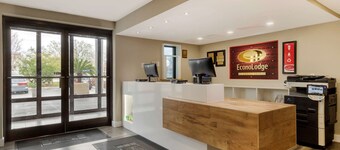 Econo Lodge North
