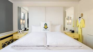 Relax in a stylishly designed room with a comfortable bed, bedside table, and mirror.