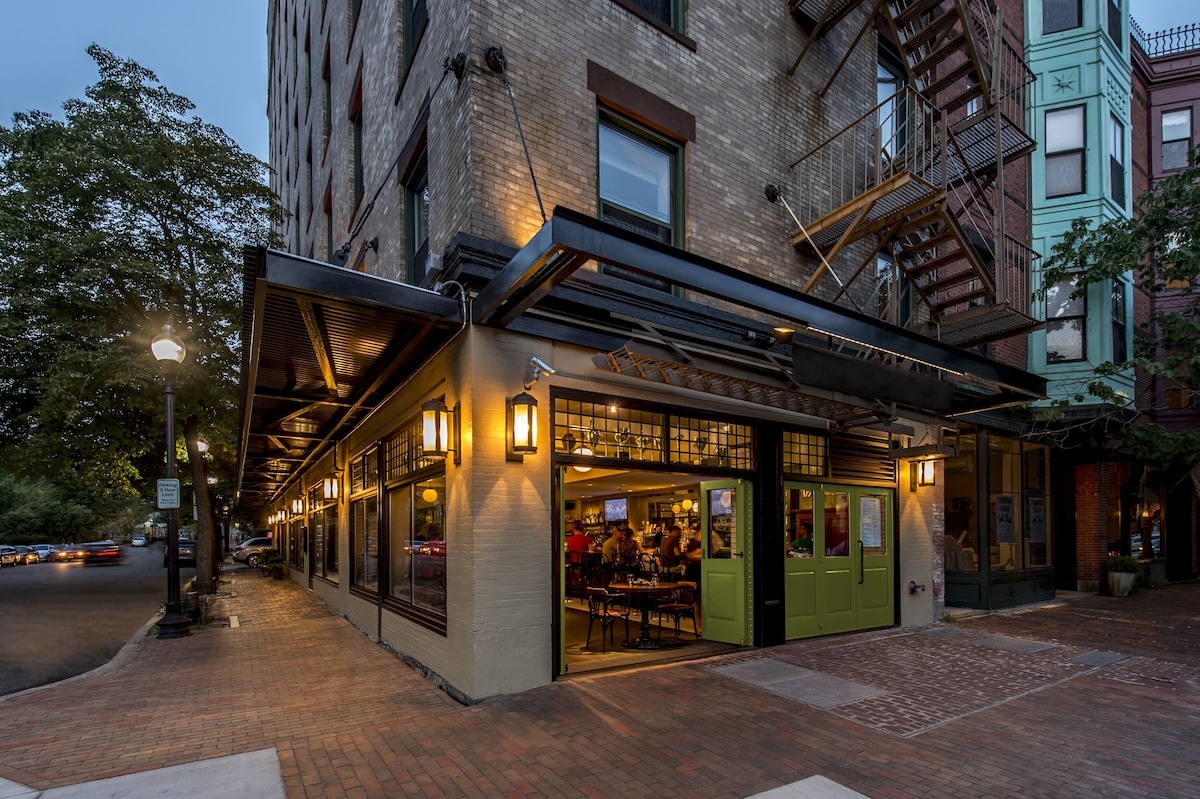 Staypineapple, A Delightful Hotel, South End