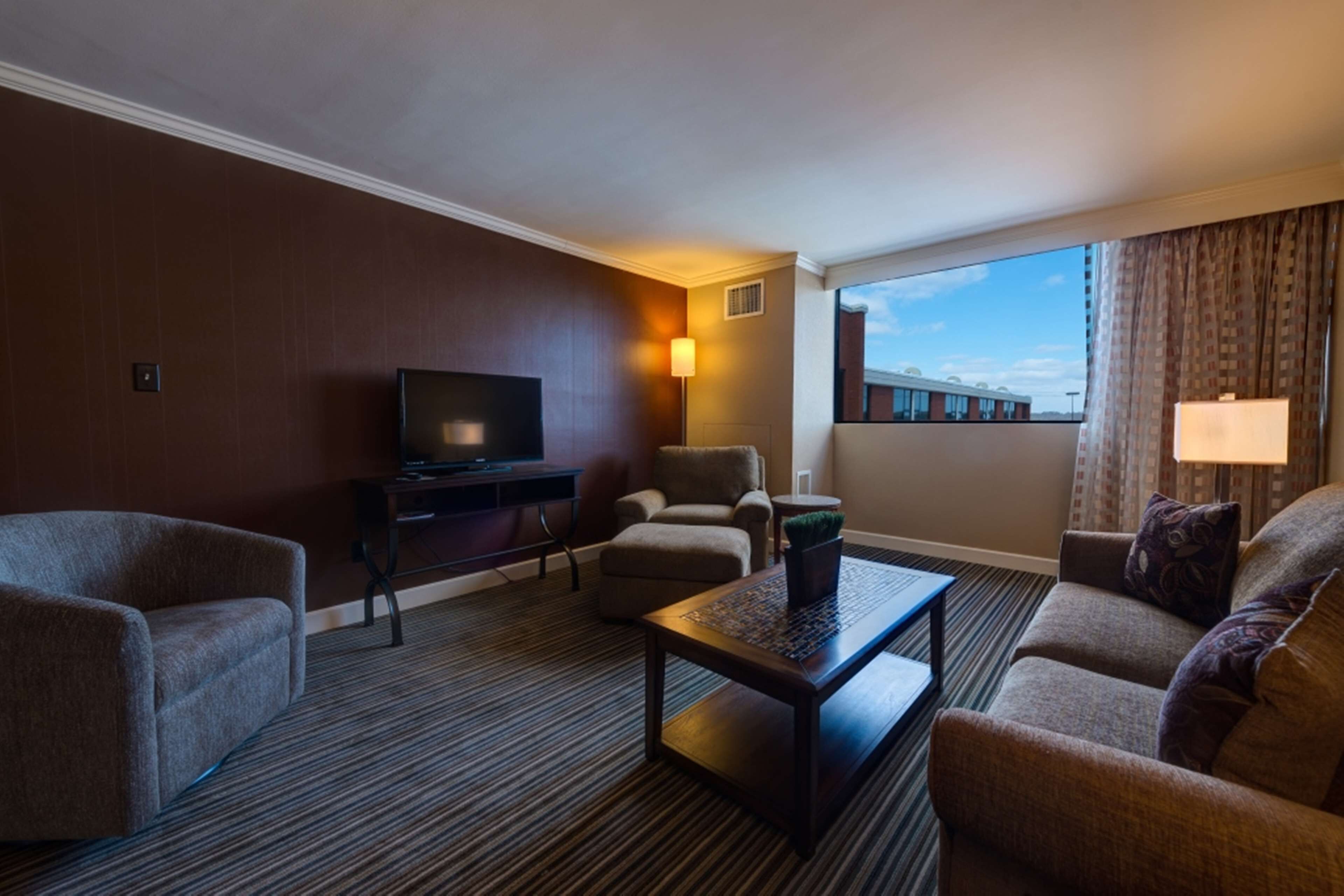 Ylelliset vuodevaatteet, pillowtop-patjalliset sängyt