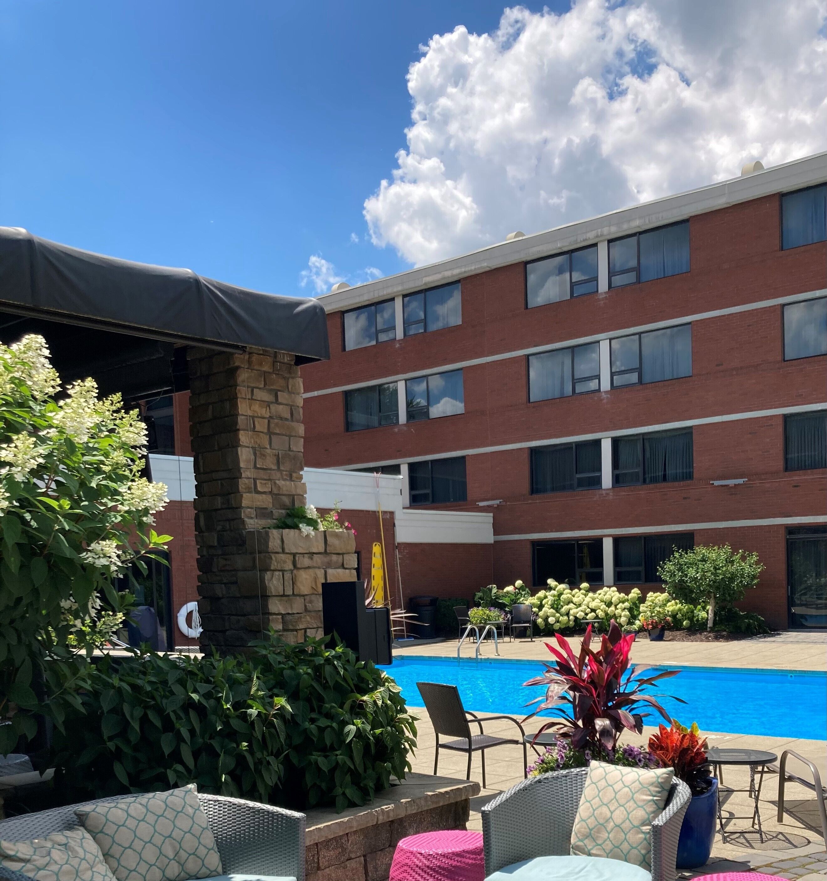 Sisäuima-allas, ulkouima-allas