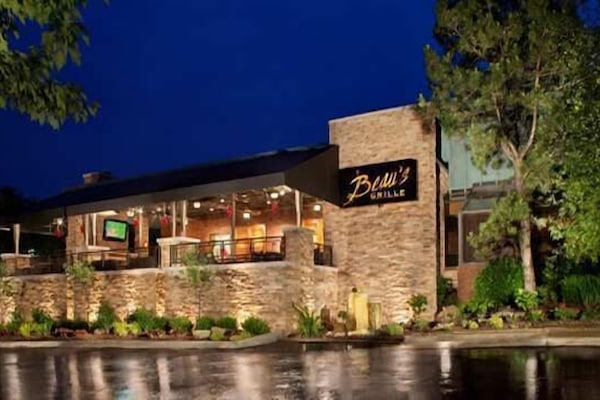 Breakfast, lunch, dinner served; American cuisine