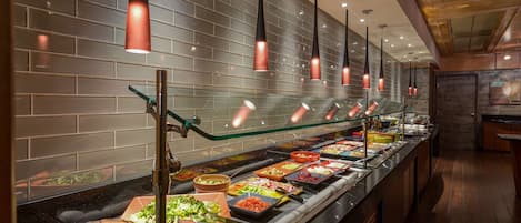 Breakfast, lunch, dinner served; American cuisine